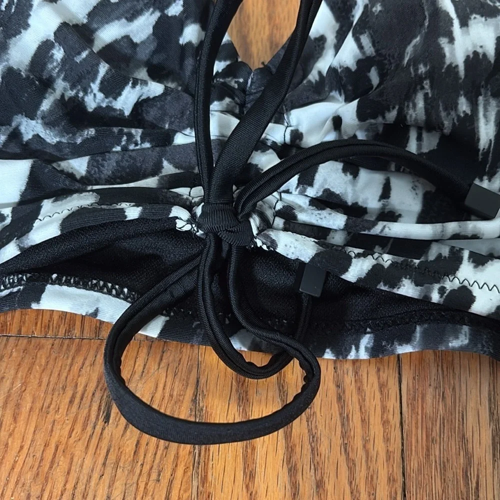 Bar III adjustable straps